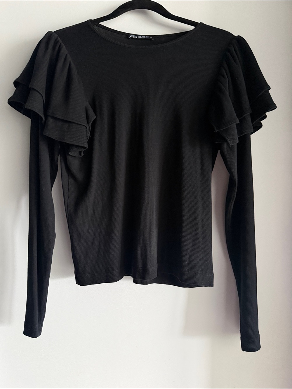 🐈‍⬛ Zara Black Long-Sleeve Top with Layered Ruffle Shoulders